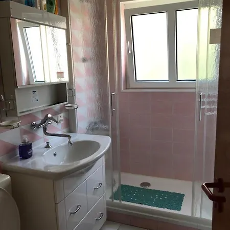 Grosszuegige Ferienwohnung Fuer 4 Personen Appartamento